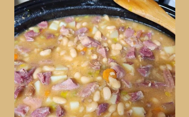 GREAT NORTHERN BEANS IN THE CROCKPOT