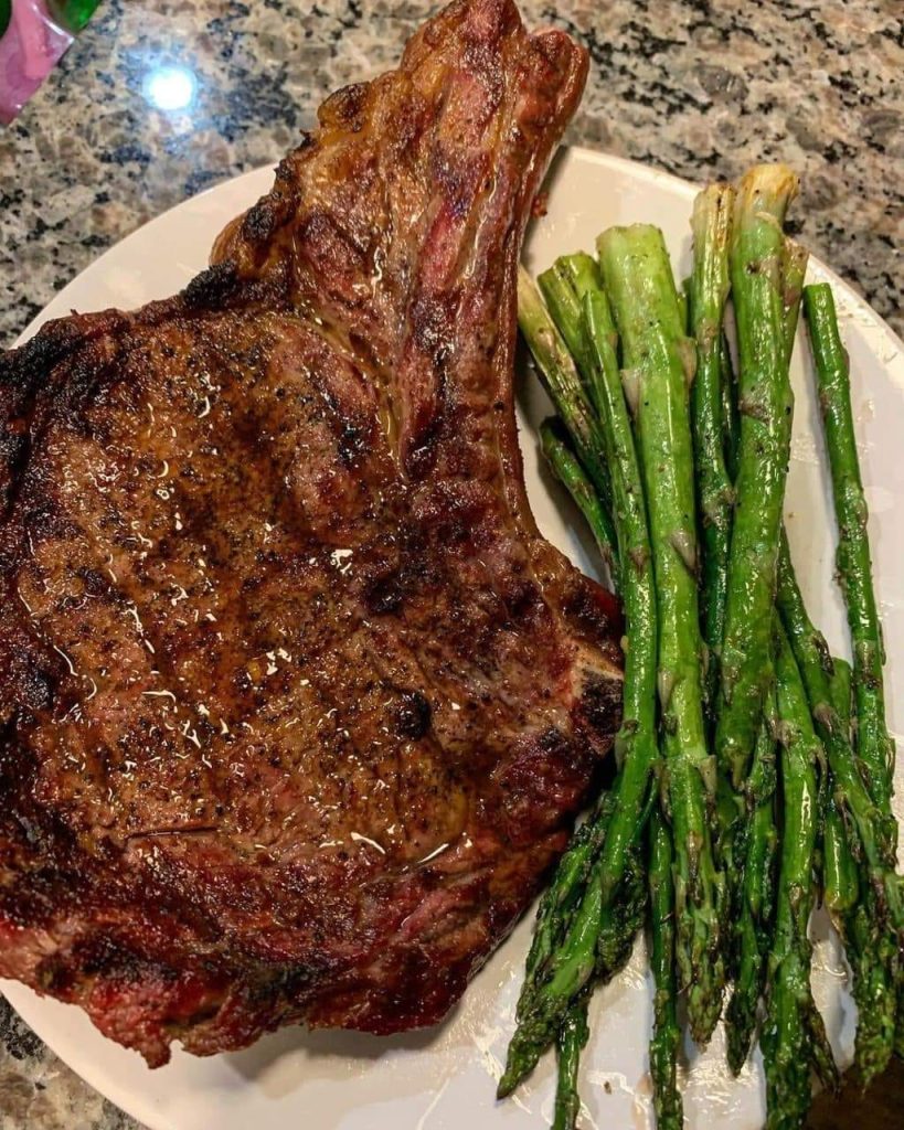 Ribeye Steak with asparagus