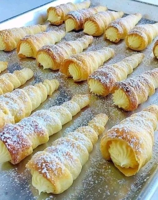 EASY ITALIAN CREAM STUFFED CANNONCINI